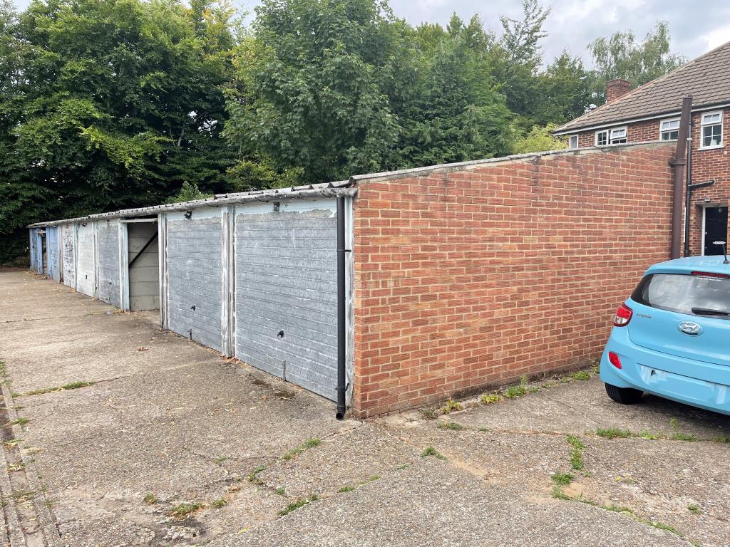 Lot: 157 - NINE VACANT FREEHOLD GARAGES IN A BLOCK - 